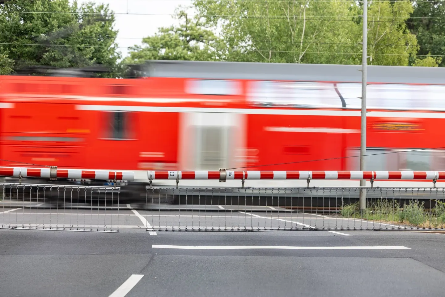 Tren de mare viteză, oprit dintr-un motiv neobișnuit: s-a terminat hârtia igienică. Ce a făcut conductorul