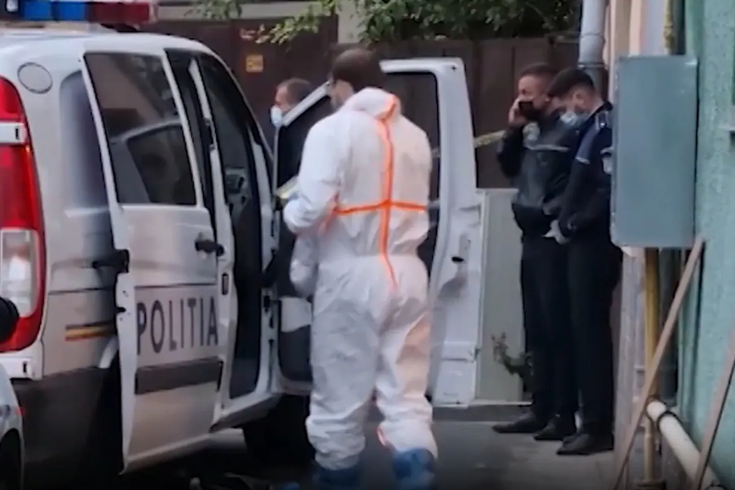 Tânăr de 28 de ani, găsit mort într-un apartament din Centrul Vechi al Capitalei. Anchetatorii iau în calcul varianta sinuciderii