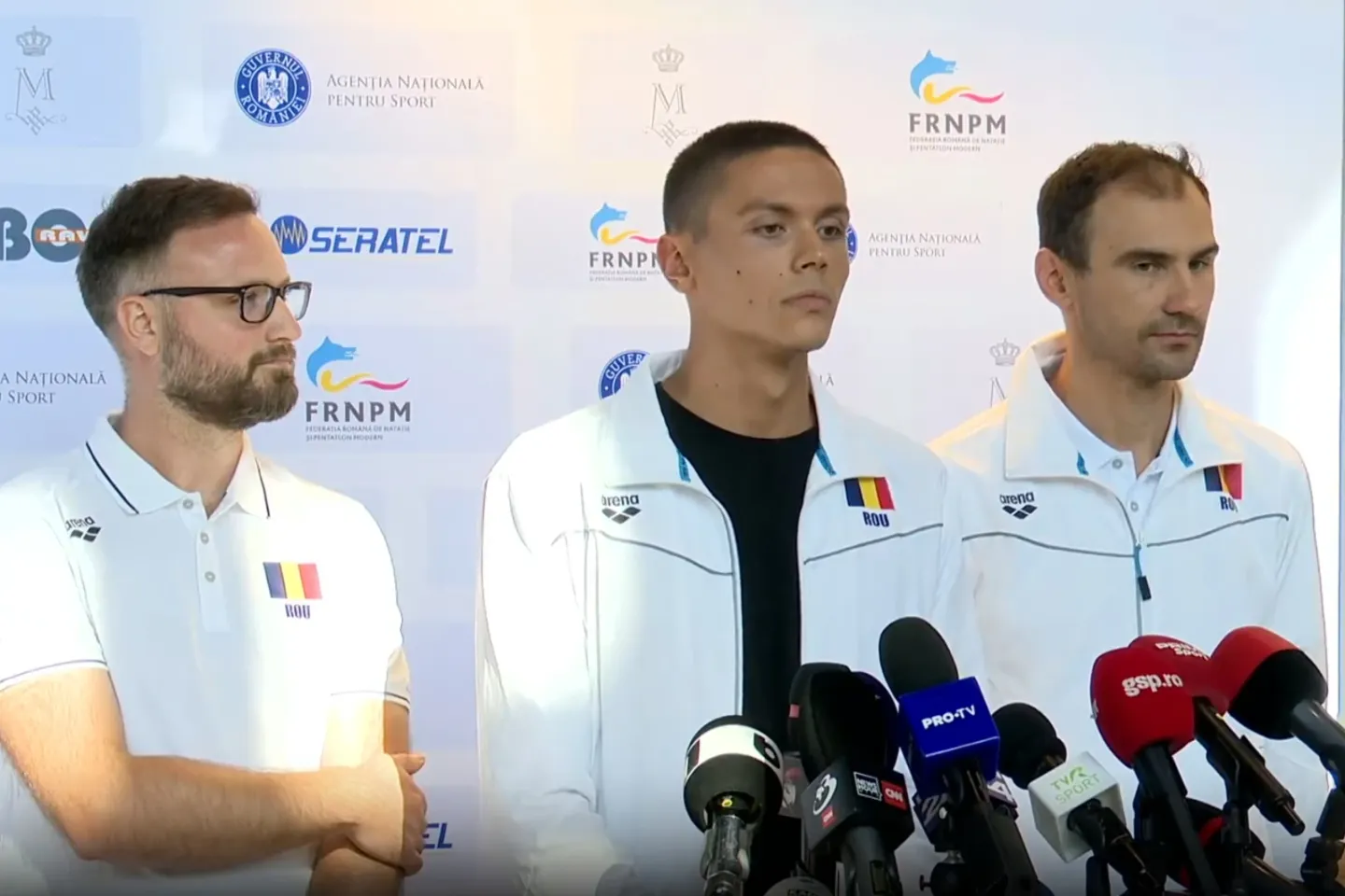 David Popovici a revenit în ţară cu două medalii de aur. ”Mă simt privilegiat să fiu în poziţia asta”