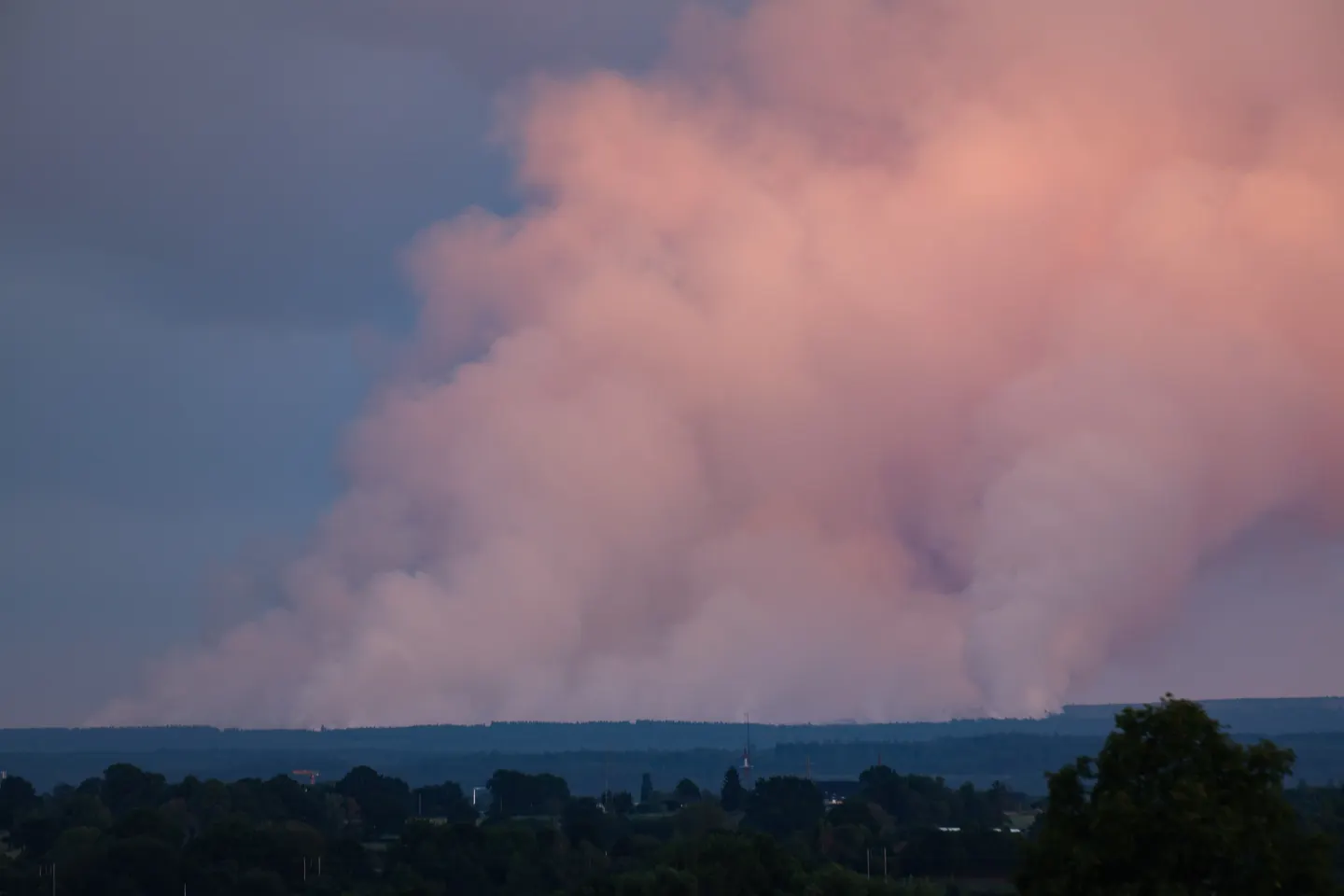 Cel mai mare incendiu de vegetație din istoria Belgiei se apropie de Germania: până acum a mistuit 3.000 de hectare 
