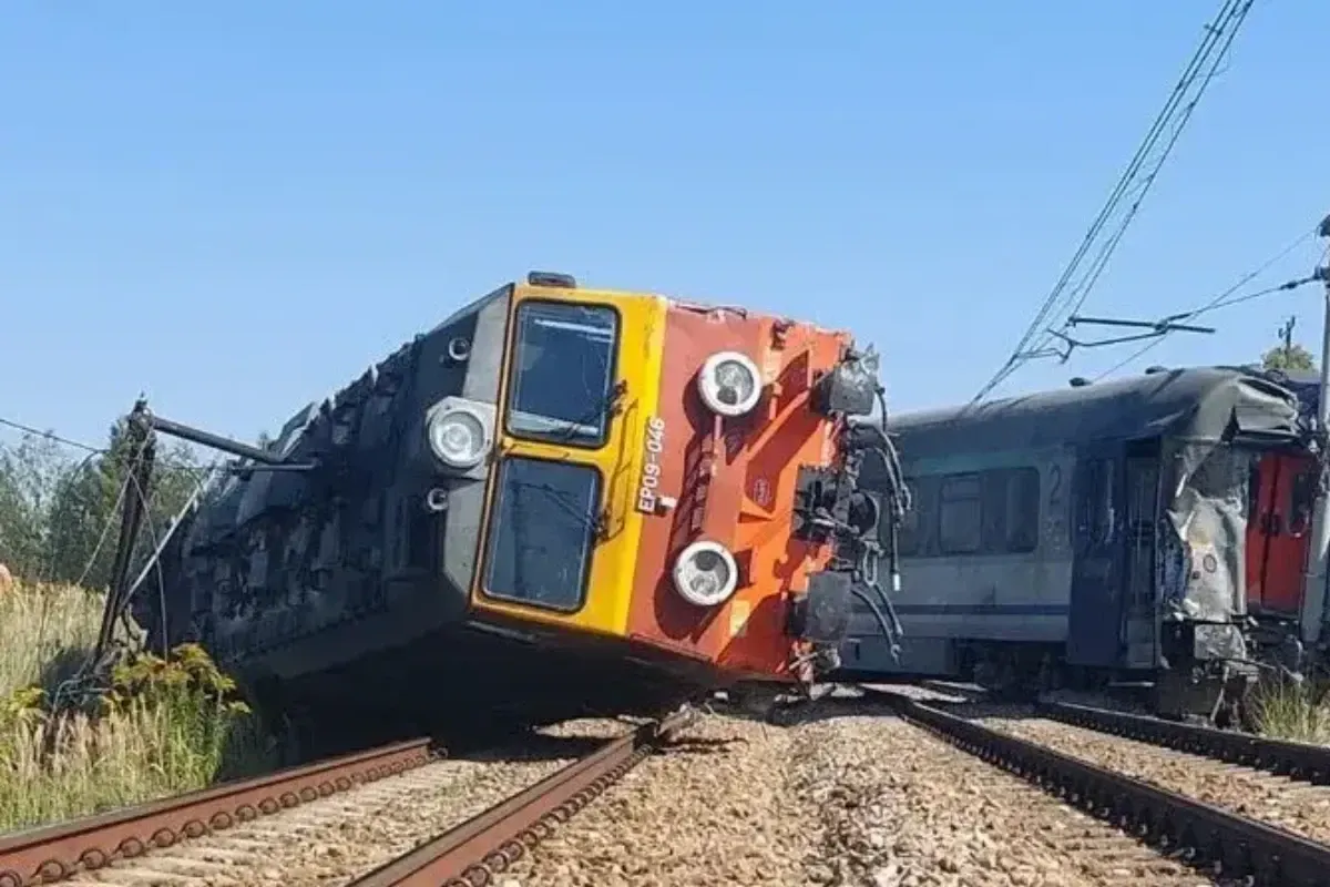 Accident feroviar grav în Polonia. Un tren a lovit un camion și a deraiat: cel puțin 20 de răniți - VIDEO