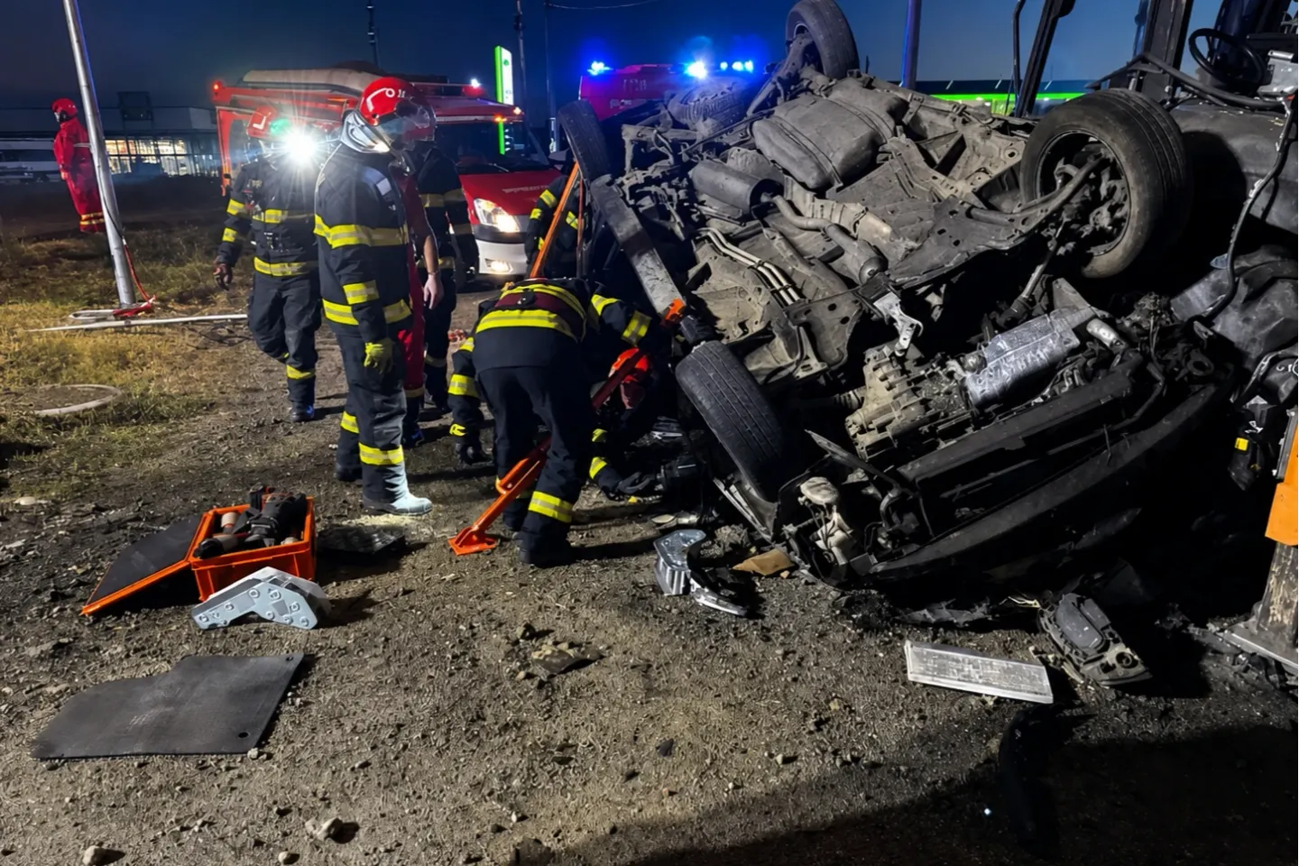 Accident grav în Timiș. Un bărbat a fost descarcerat după ce mașina s-a răsturnat