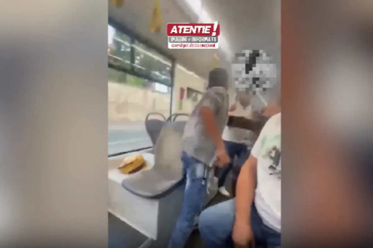 Bărbat reținut după ce ar fi agresat un pasager în tramvai