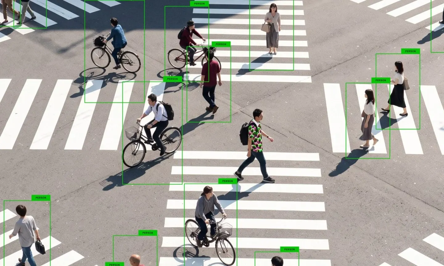 A fost descoperită cămașa care păcălește camerele de supraveghere cu inteligență artificială