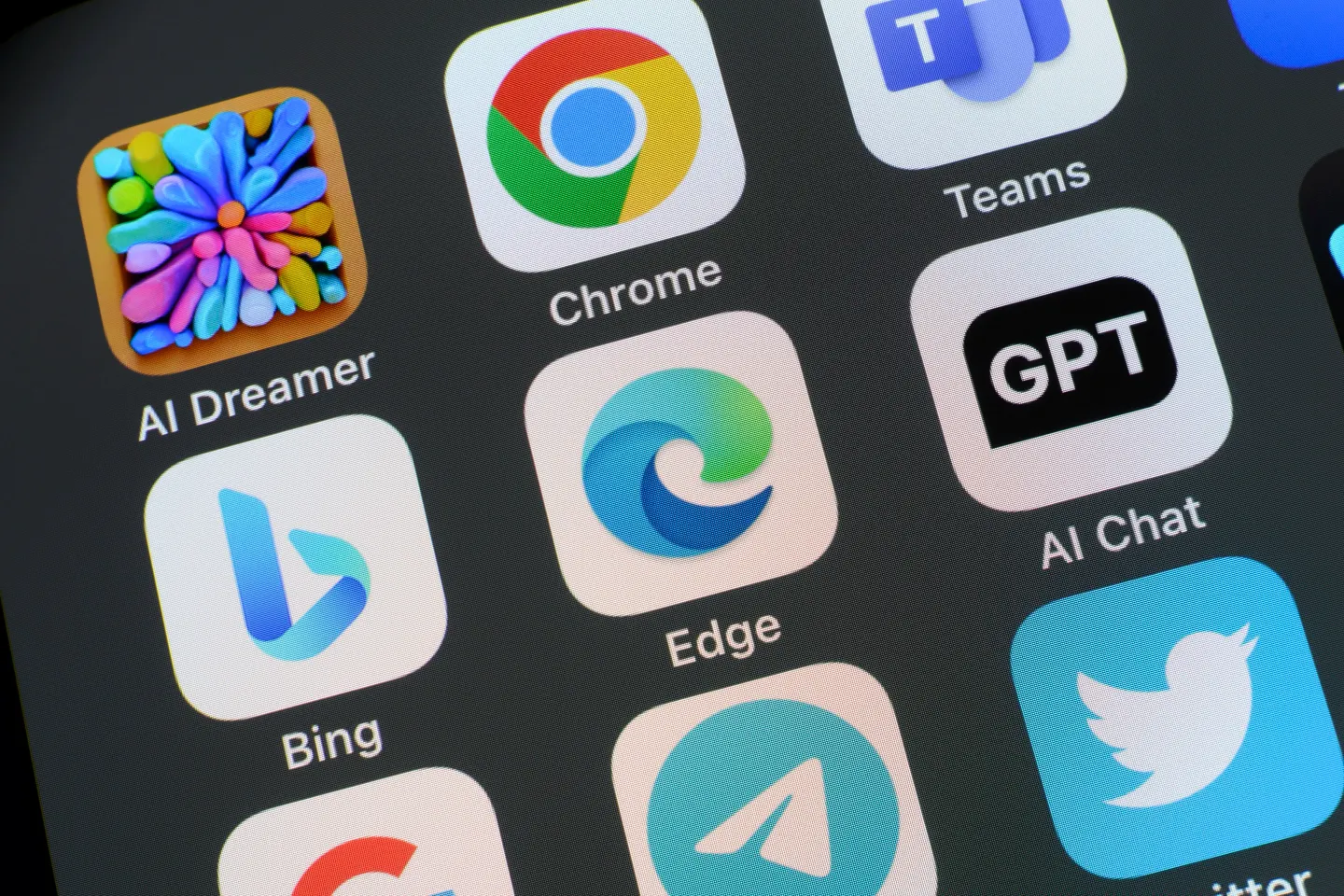 Alertă cibernetică! "Kremlin", malware-ul bancar care poate fură datele utilizatorilor prin Chrome și Edge: peste 1.500 de sisteme, infectate