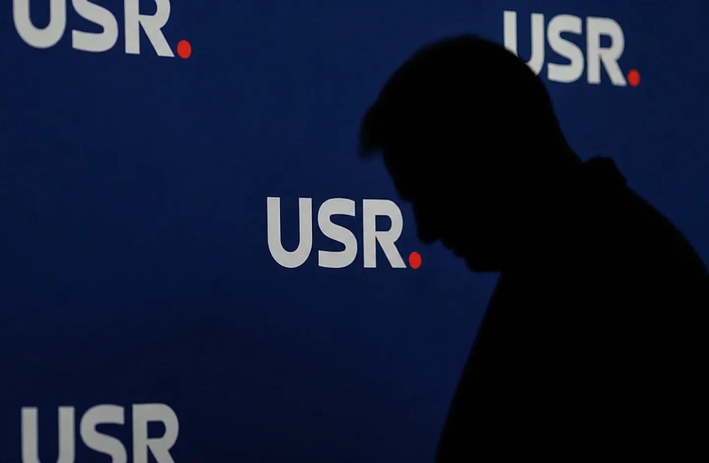 Documentar-șoc: planul USR pentru interzicerea opozanților. ”Apărătorii statului de drept” pun pumnul în gura presei