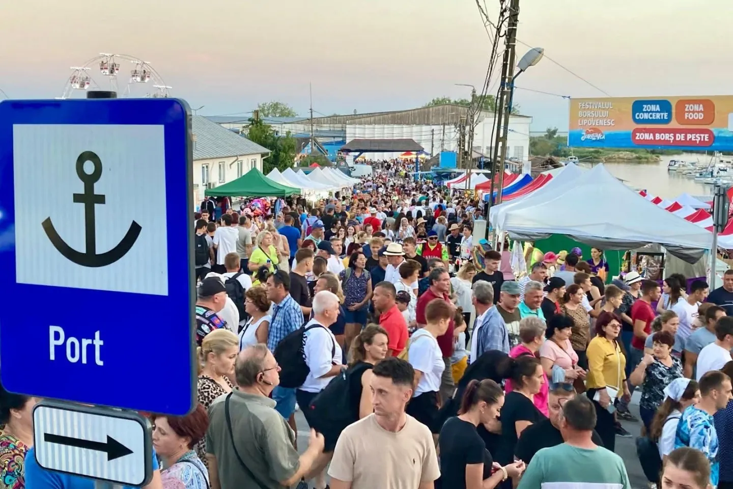 Peste 10 autocare au venit la Festivalul Borșului Lipovenesc, deși evenimentul nu a fost organizat. Primarul dă vina pe agenții de turism și inteligența artificială