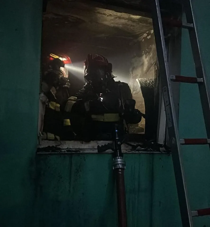 Incendiu într-un bloc din Sibiu. Zeci de oameni se aflau în interior