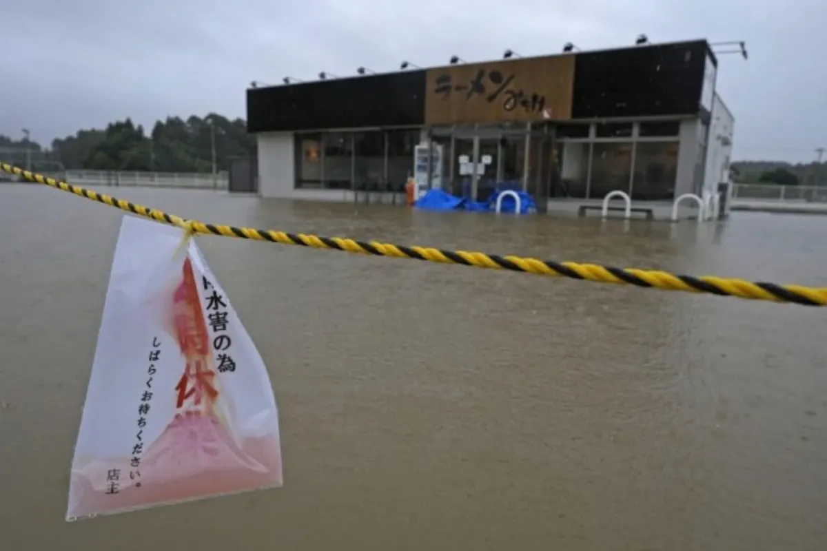 Taifunul Dujuan se apropie de Japonia. 275 de zboruri anulate, iar peste 1,6 milioane de oameni au fost avertizați