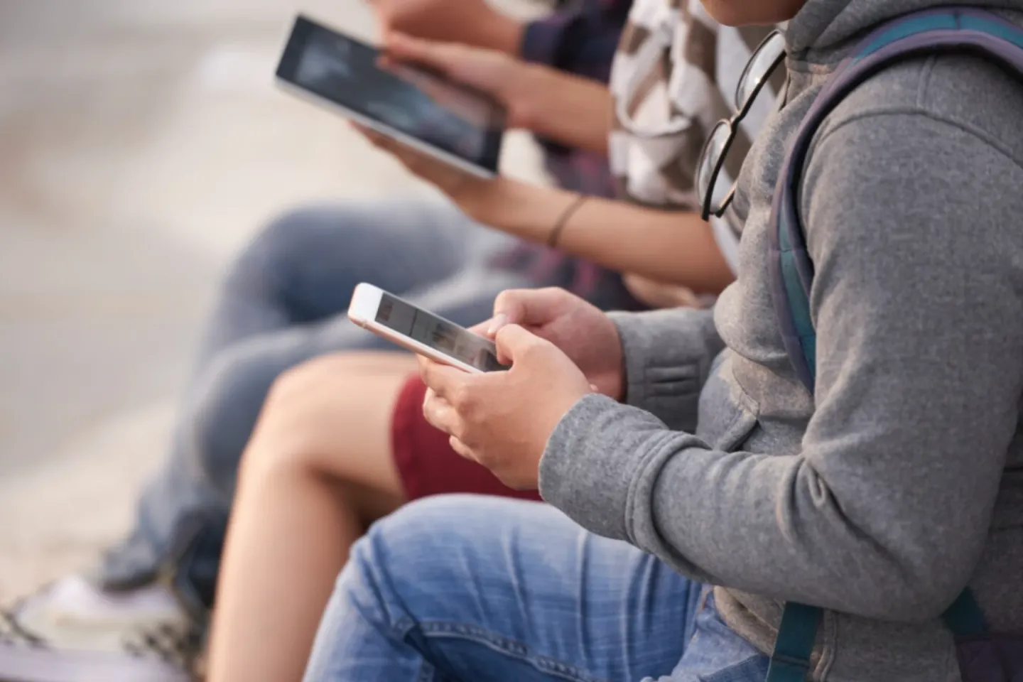 Ce i-ar putea convinge pe tineri să lase telefonul din mână. Cercetătorii cred că au găsit o metodă