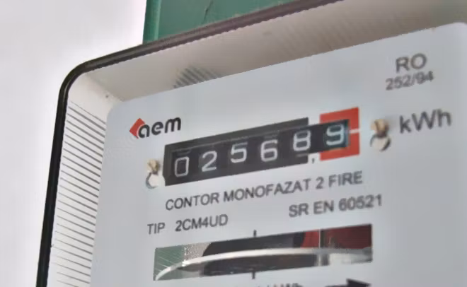 Energia electrică, campioana scumpirilor în România, în timp ce restanțele la întreținere cresc alarmant. Avertismentul specialiștilor