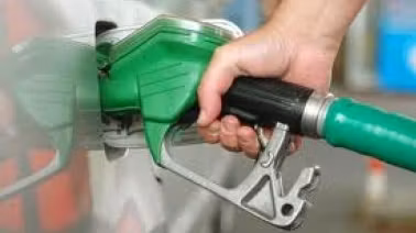 Noi scumpiri la carburanți pe 2 mai: benzina trece de 9 lei, motorina se apropie de 10 lei în București