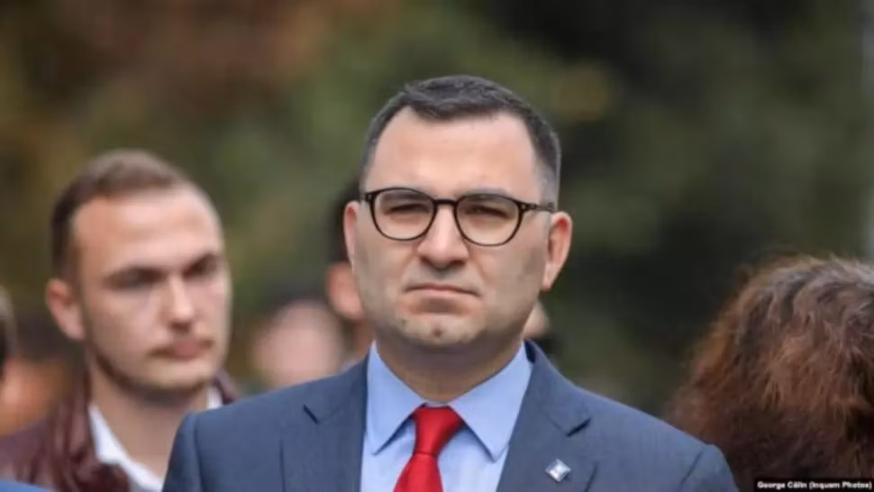 SURSE: Contract de 300.000 de lei între firma de avocatură la care lucrează consilierul onorific Cristian Băcanu și Guvern