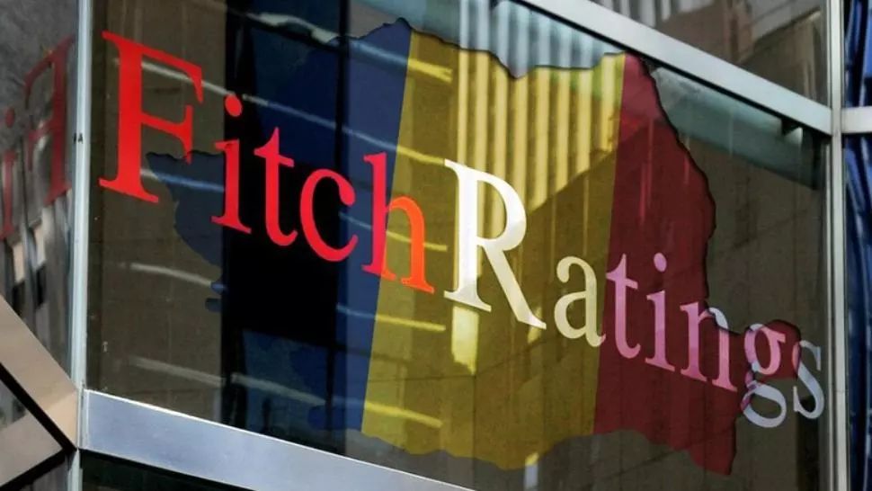 Fitch: Căderea Guvernului și deteriorarea contextului macroeconomic pun în pericol eforturile de consolidare fiscală