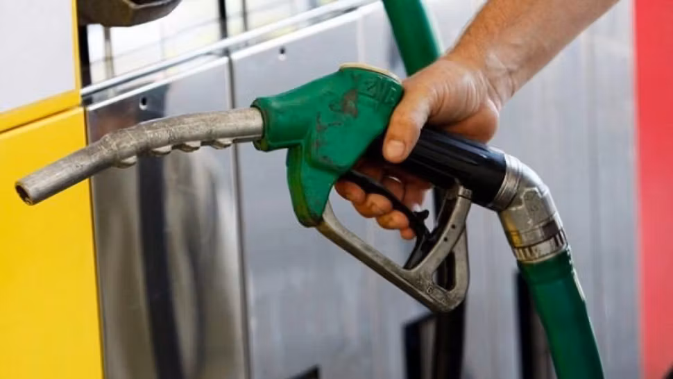 Prețurile la combustibili au crescut considerabil la mai multe stații de carburanți. Motorina a sărit iar de 9 lei