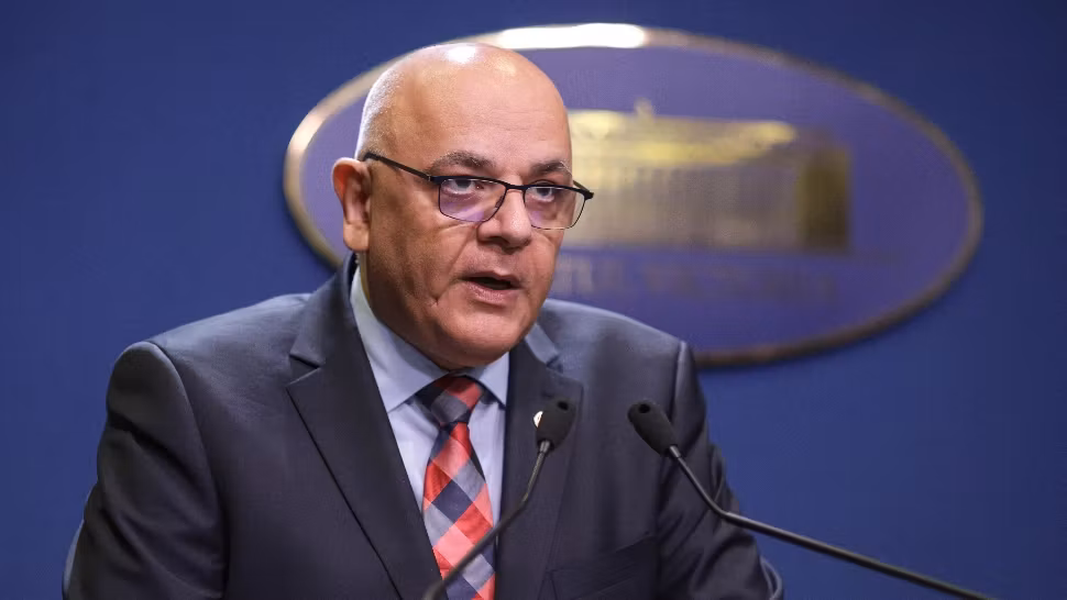 Raed Arafat vine cu explicații în mijlocul scandalului privind elicopterul din Marea Britanie