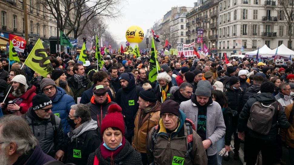 Criză salarială în sectorul public francez. Majorarea salariului minim lovește direct în vechimea la muncă