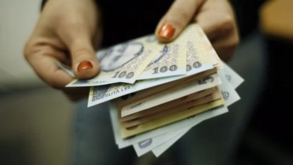 România, cea mai scumpă țară din UE cu cele mai mici venituri: Salariul minim crește cu doar 125 de lei, deși coșul de consum depășește 4.300 de lei pe lună