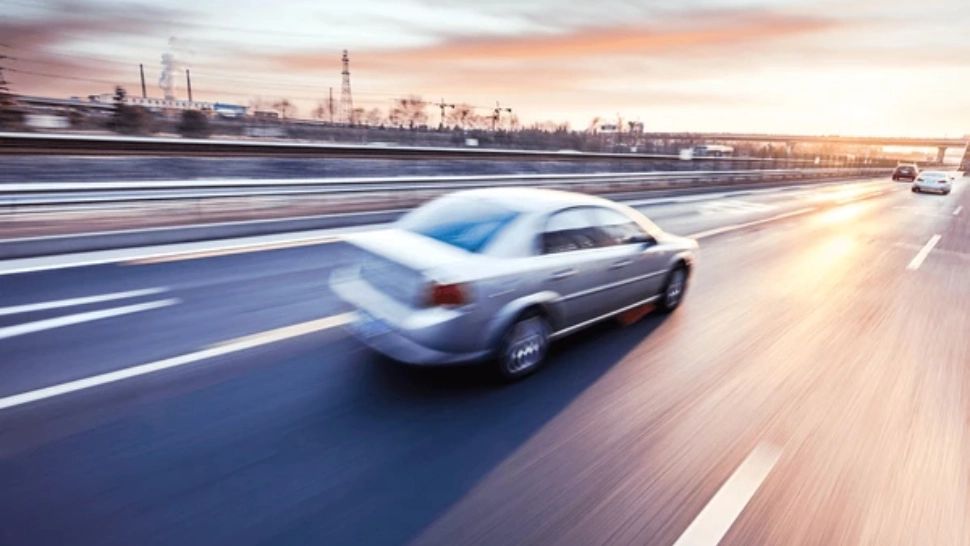 Un șofer a primit o amendă colosală după ce radarul a indicat că mergea cu 696 km/h într-o zonă rezidențială. Ce s-a întâmplat ulterior