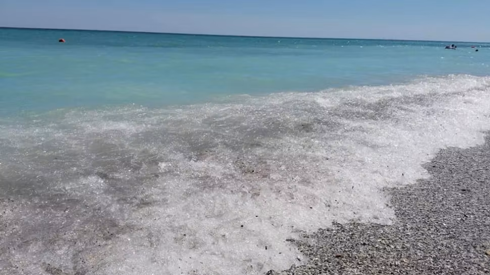 Componente metalice neobișnuite, descoperite pe o plajă din Mamaia. Polițiștii de frontieră fac cercetări 