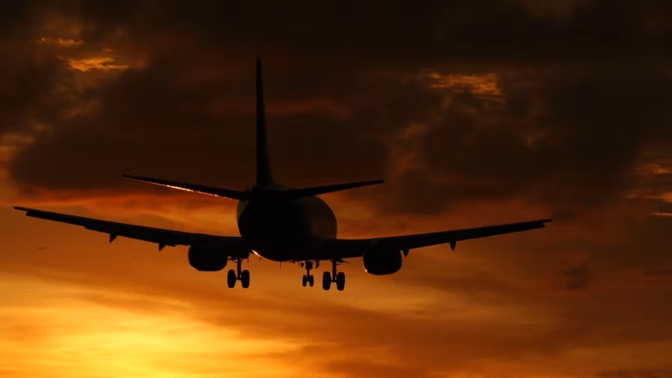 Biletele de avion pentru vara 2026 se ieftinesc pe fondul crizei combustibilului. Reduceri mari către destinații din sudul Europei 