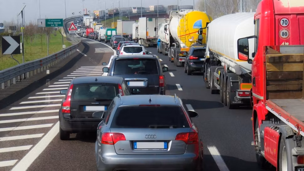 Regulă nouă RAR: Declarația de conformitate pentru geamuri, obligatorie. Ce amenzi riscă șoferii în 2026?