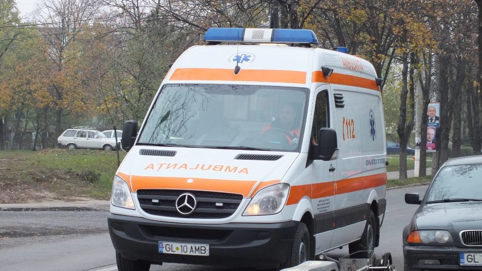 Tragedie lângă Timișoara: un băiat de 16 ani a murit după ce a fost acroșat de o mașină