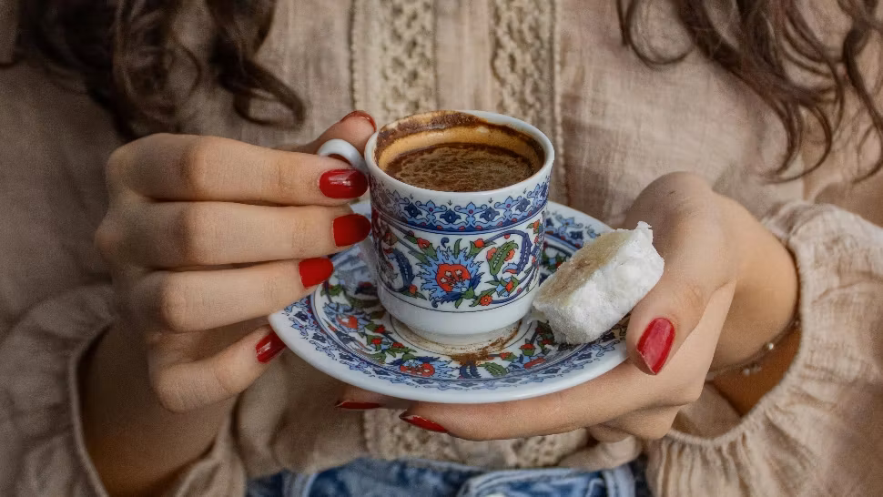 Cum influenţează cafeaua intestinul şi creierul. Descoperirea care le dă veşti bune consumatorilor de cafea