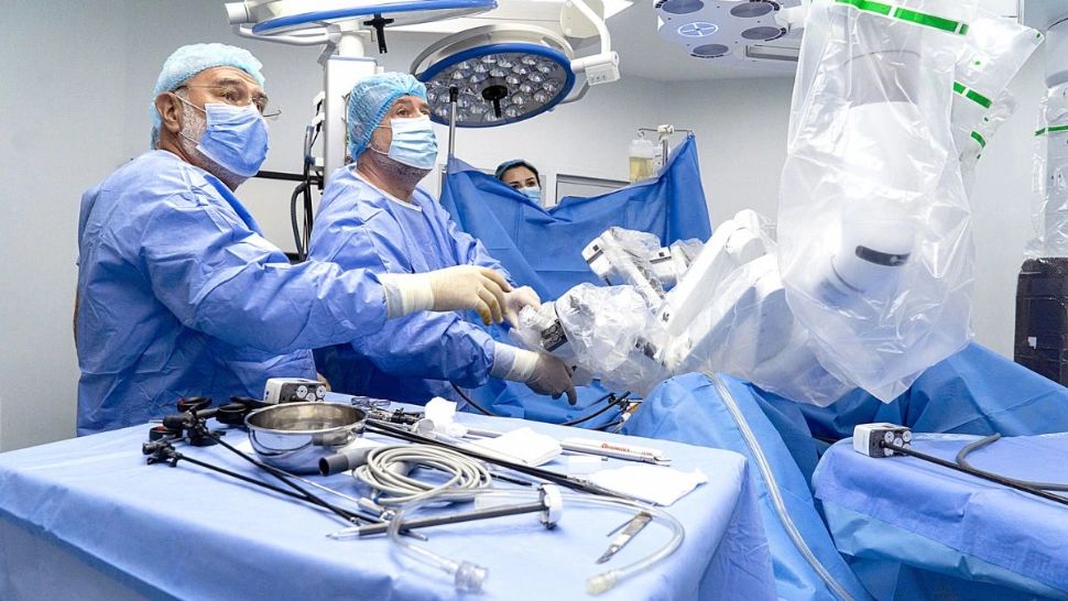 Peste 13 milioane de euro despăgubiri pentru o mamă al cărei copil a rămas cu paralizie cerebrală din vina medicilor