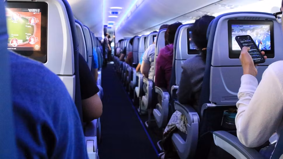 Motivul pentru care ți se schimbă locul în avion înainte de îmbarcare. Un specialist în aviație aruncă bomba 
