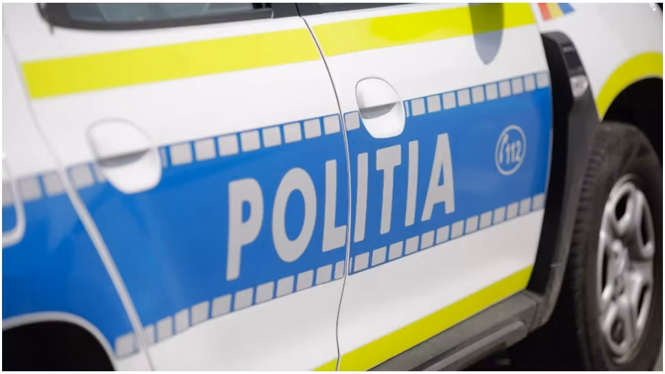 Accident grav în București: un autobuz și un tramvai s-au izbit în intersecție. Un pasager a fost rănit și transportat la spital