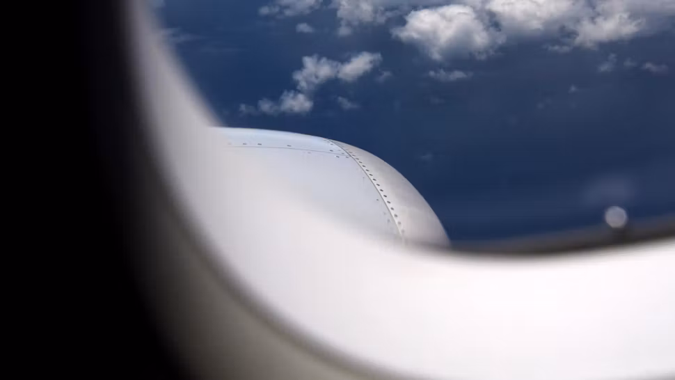 Incident pe ruta Madrid - Craiova: Pasager băut, scos forțat din avion după un scandal monstru la bord