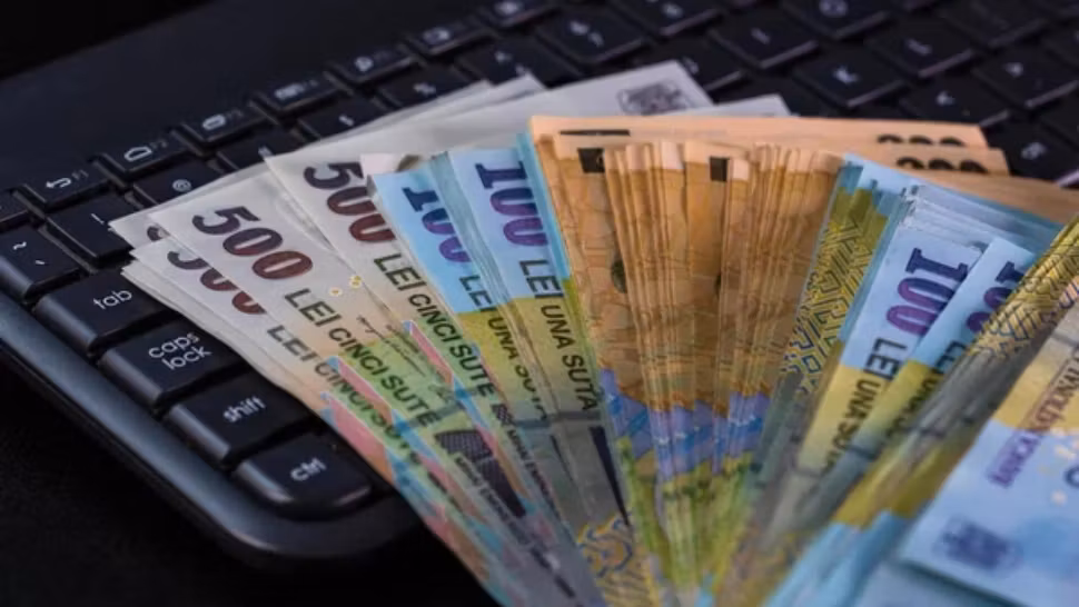 Angajații Guvernului îl pun la zid pe Bolojan. Cer 15.000 de lei de persoană, invocând cazul Romgaz