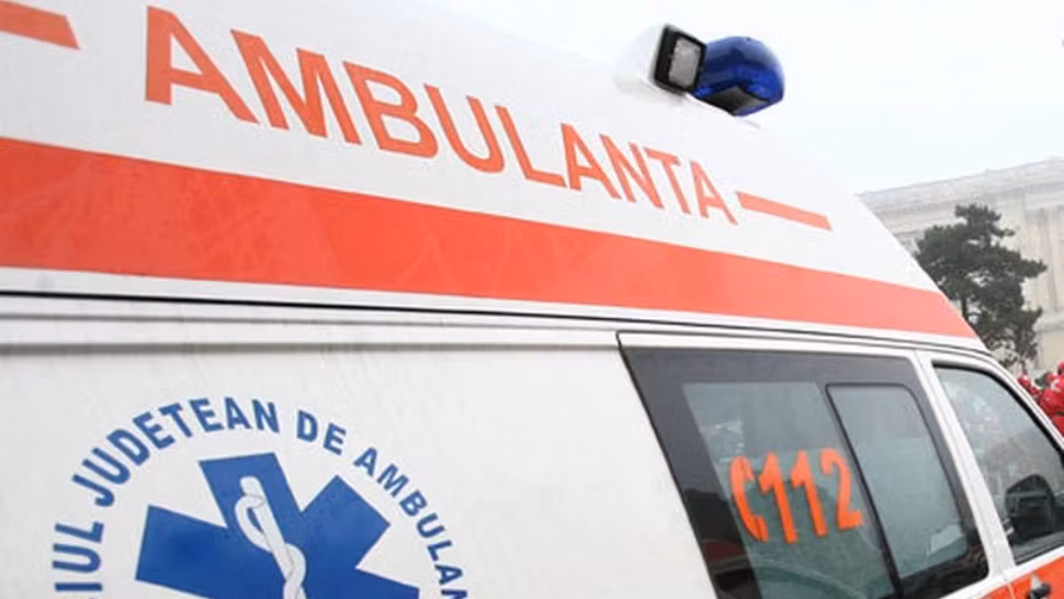 Mai multe persoane s-au simțit rău la o piscină terapeutică din Eforie Nord. Două au fost transportate la spital