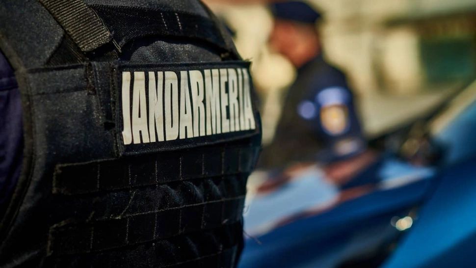  Prins cu droguri în Mamaia, un bărbat a încercat să mituiască jandarmii: le-a oferit 8.000 de lei ca să scape