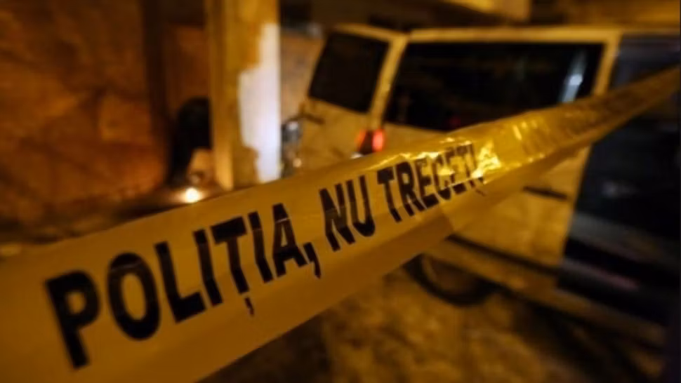 Incident mortal în Slatina. Muncitor de 19 ani, strivit de o mașină care asfalta. Tânărul a fost angajat în urmă cu o lună