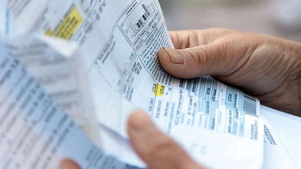 Facturile în valută ar putea fi calculate doar la cursul BNR. Proiectul a fost adoptat de Senat
