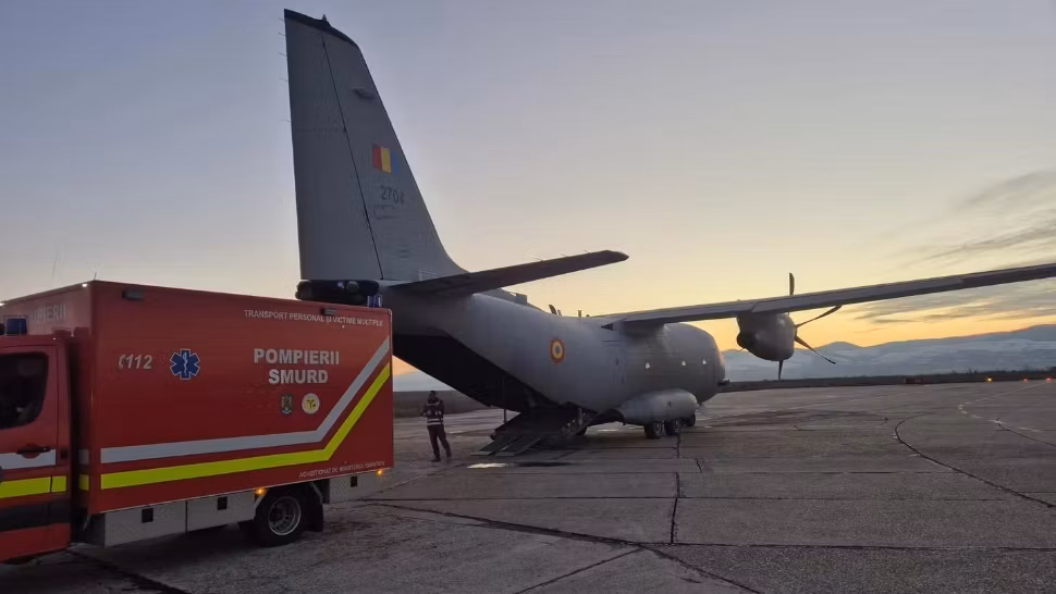 Misiune umanitară: o aeronavă C-27J Spartan transportă doi pacienți cu arsuri la tratament în Belgia