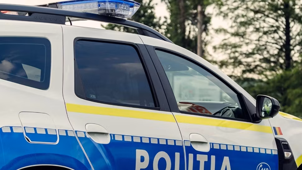 Polițiști din București, reținuți după ce au luat mită pentru a permite unei femei să intre în arest pentru relații intime cu un deținut