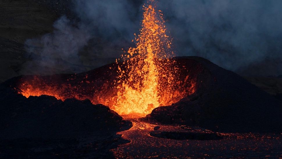 Cel mai misterios vulcan de pe planetă. Împrăștie zilnic praf de aur 