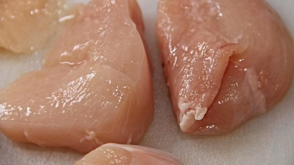 Tone de carne cu salmonella, în primul lot importat de Grecia din Brazilia, prin acordul Mercosur
