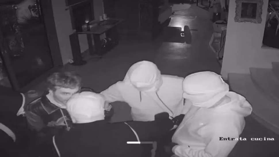 Un fost senator italian, ținut ostatic în propria vilă, alături de familie. Hoții au plecat cu bijuterii și ceasuri de lux de peste 3 milioane de euro