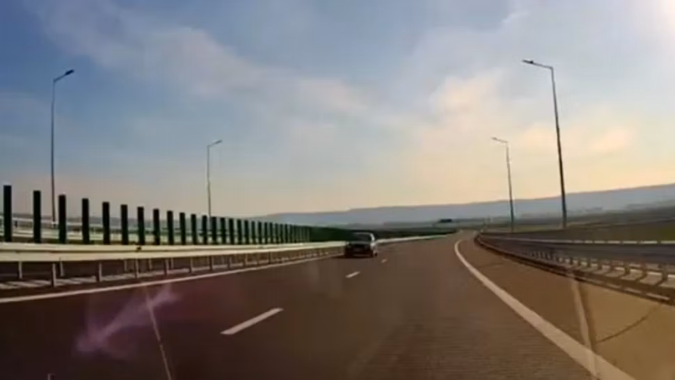Șofer de 75 de ani, surprins pe contrasens pe A7: câți kilometri a mers până să fie oprit de poliție