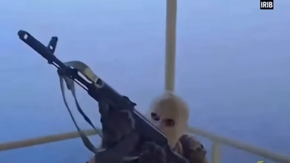 Primele imagini cu capturarea a două nave internaționale, în Strâmtoarea Ormuz VIDEO