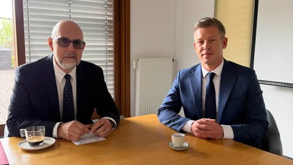 Întâlnire cu scântei între Peter Magyar și Kelemen Hunor. Liderul UDMR, admonestat pentru sprijinul acordat lui Viktor Orban 