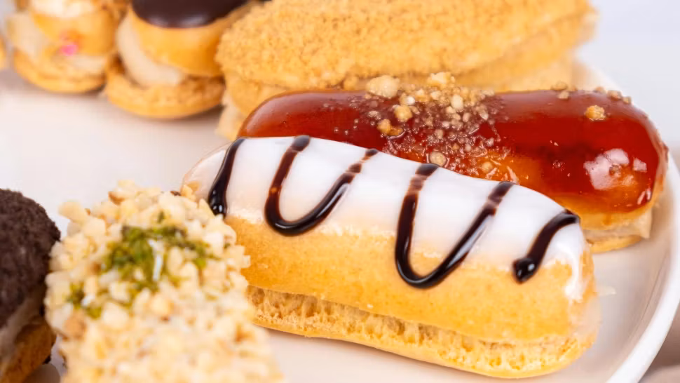Desert rapid cu pișcoturi, cremă de vanilie și glazură de ciocolată. Fără coacere, rapid și delicios