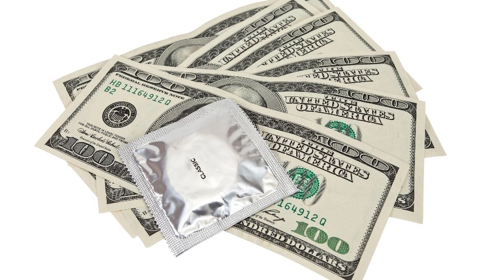 Războiul din Iran urcă prețurile prezervativelor: liderul mondial anunță scumpiri masive