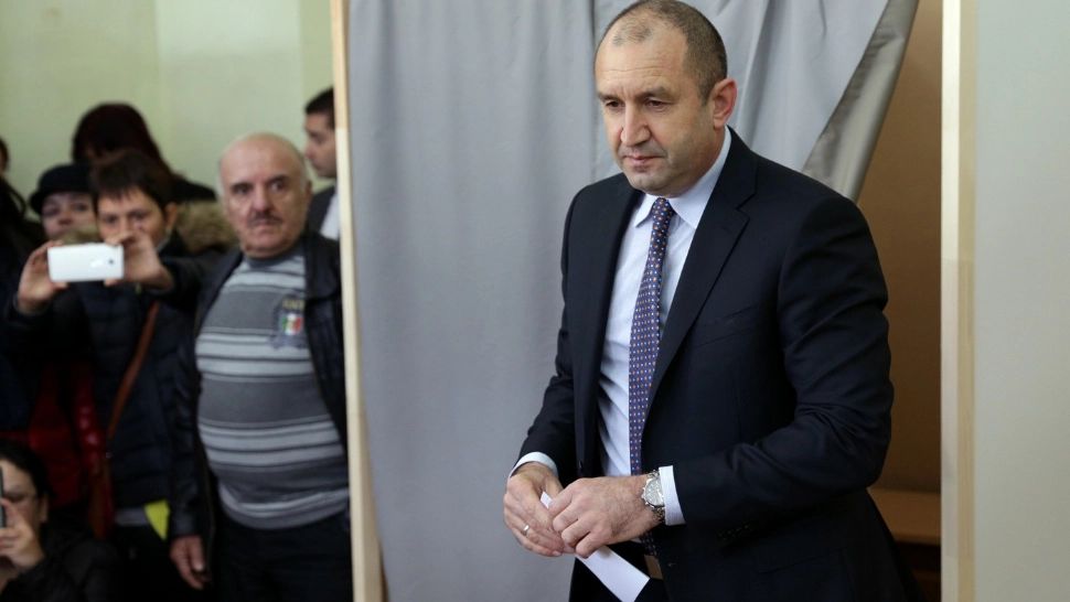 Alegeri în Bulgaria 2026. Fostul președinte, Ramen Rudev, domină sondajele exit-poll. Ce înseamnă victoria sa pentru stabilitatea regiunii