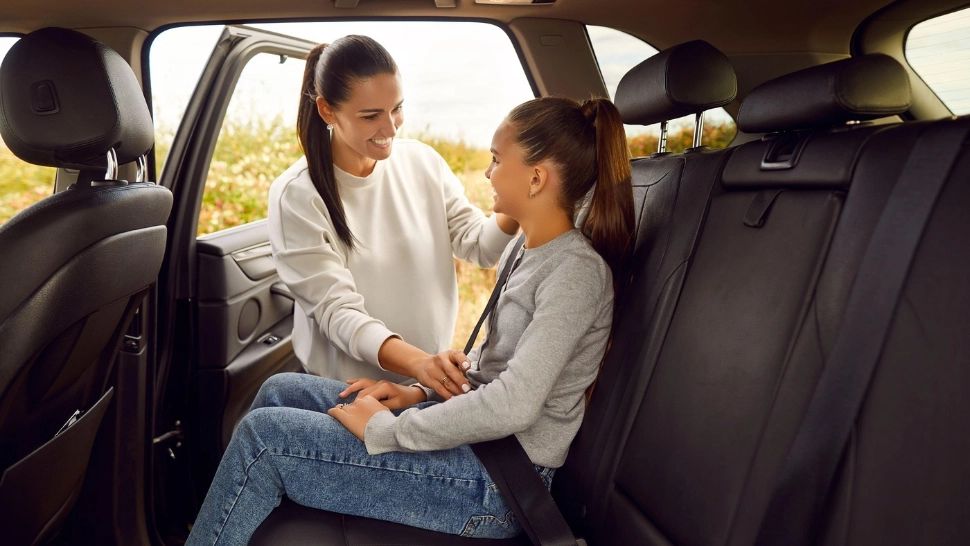 Cod Rutier 2026. Amenda pentru pasagerii din spate fără centură. Ce pățește șoferul și câte puncte de penalizare riscă