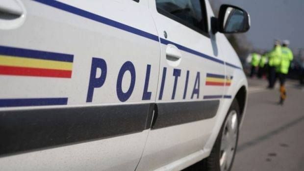 Urmărire ca în filme pe A2. Un șofer căutat pentru furt și conducere fără permis s-a răsturnat cu mașina